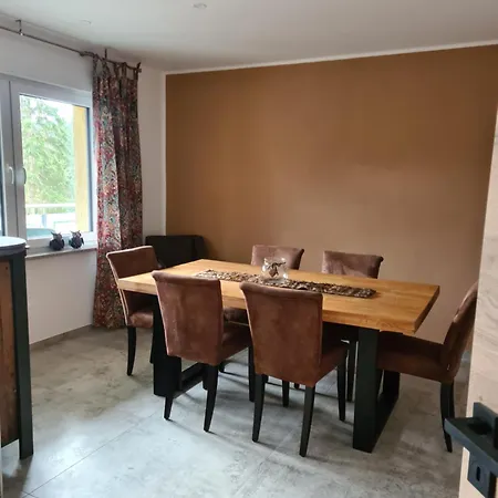 Burgblick Apartamento Pelm